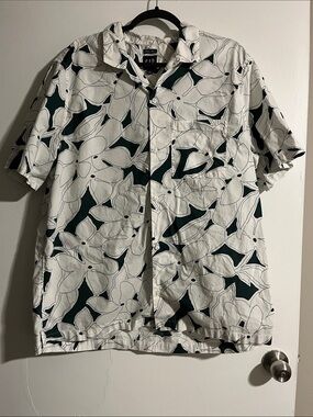 GAP White Short Sleeve Button-Down Shirt with Dark Green Floral Print
